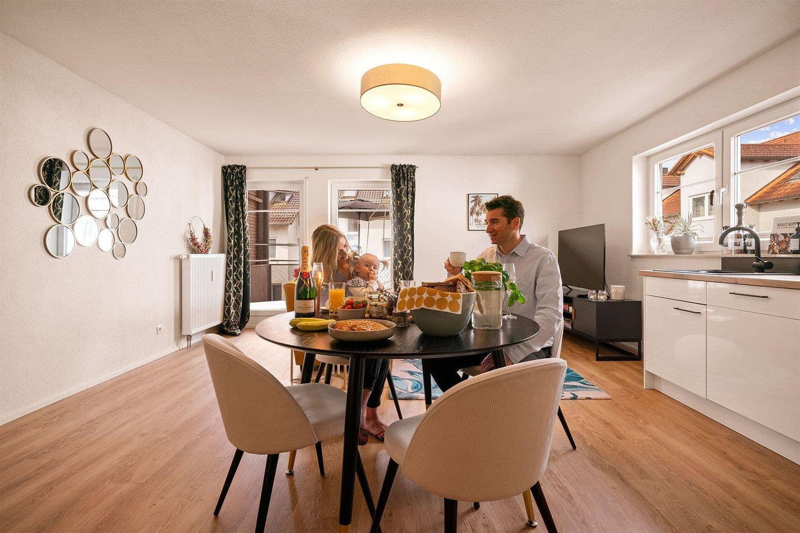 Pronájem bytu 1+1 43 m², Friedrichshafen, Bádensko-Württembersko Pronájem bytu 1+1 43 m², Friedrichshafen, Bádensko-Württembersko