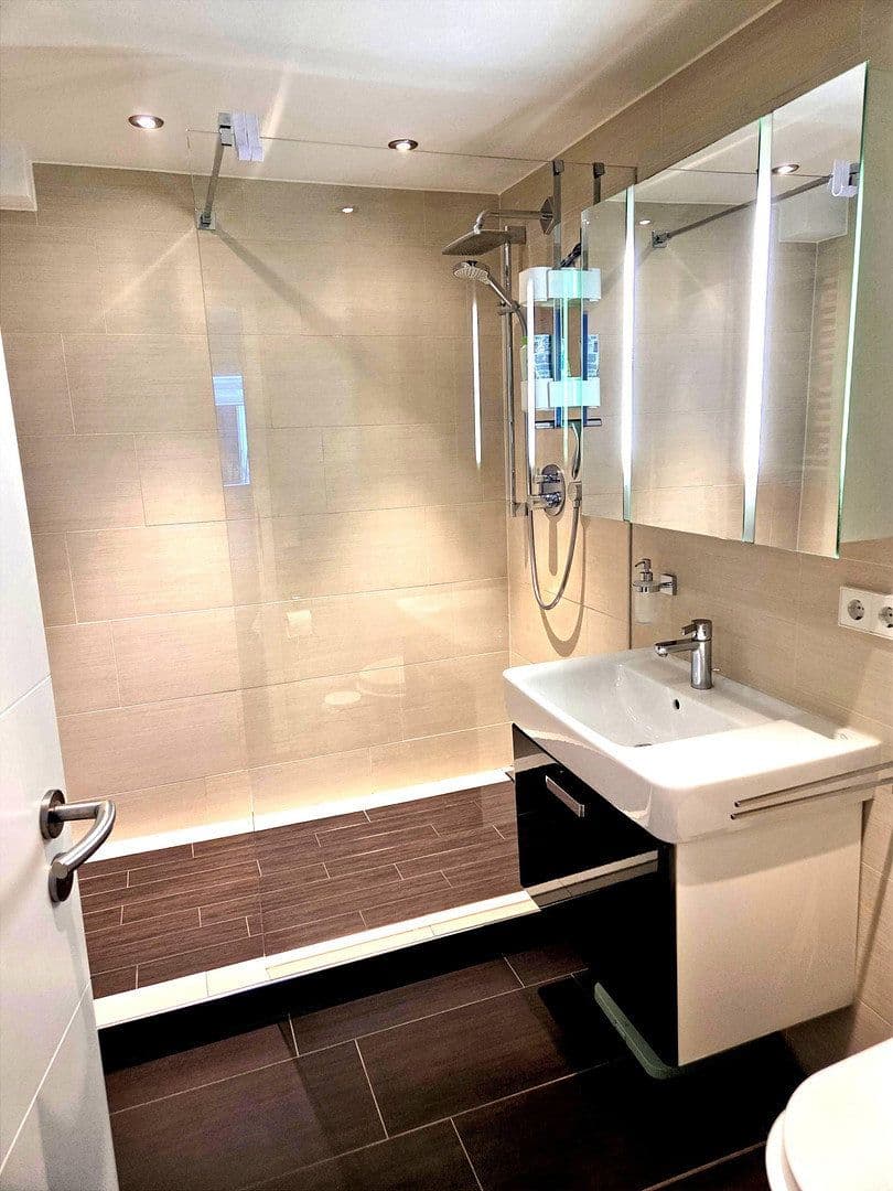 Prodej domu 161 m², pozemek 276 m², Besigheim, Bádensko-Württembersko Prodej domu 161 m², pozemek 276 m², Besigheim, Bádensko-Württembersko