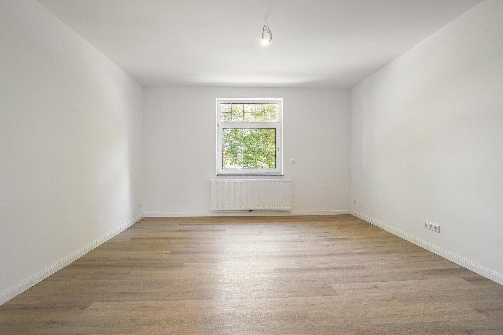 Prodej domu 230 m², pozemek 302 m², Nimweger Straße 45, Kleve, Severní Porýní-Vestfálsko Prodej domu 230 m², pozemek 302 m², Nimweger Straße 45, Kleve, Severní Porýní-Vestfálsko