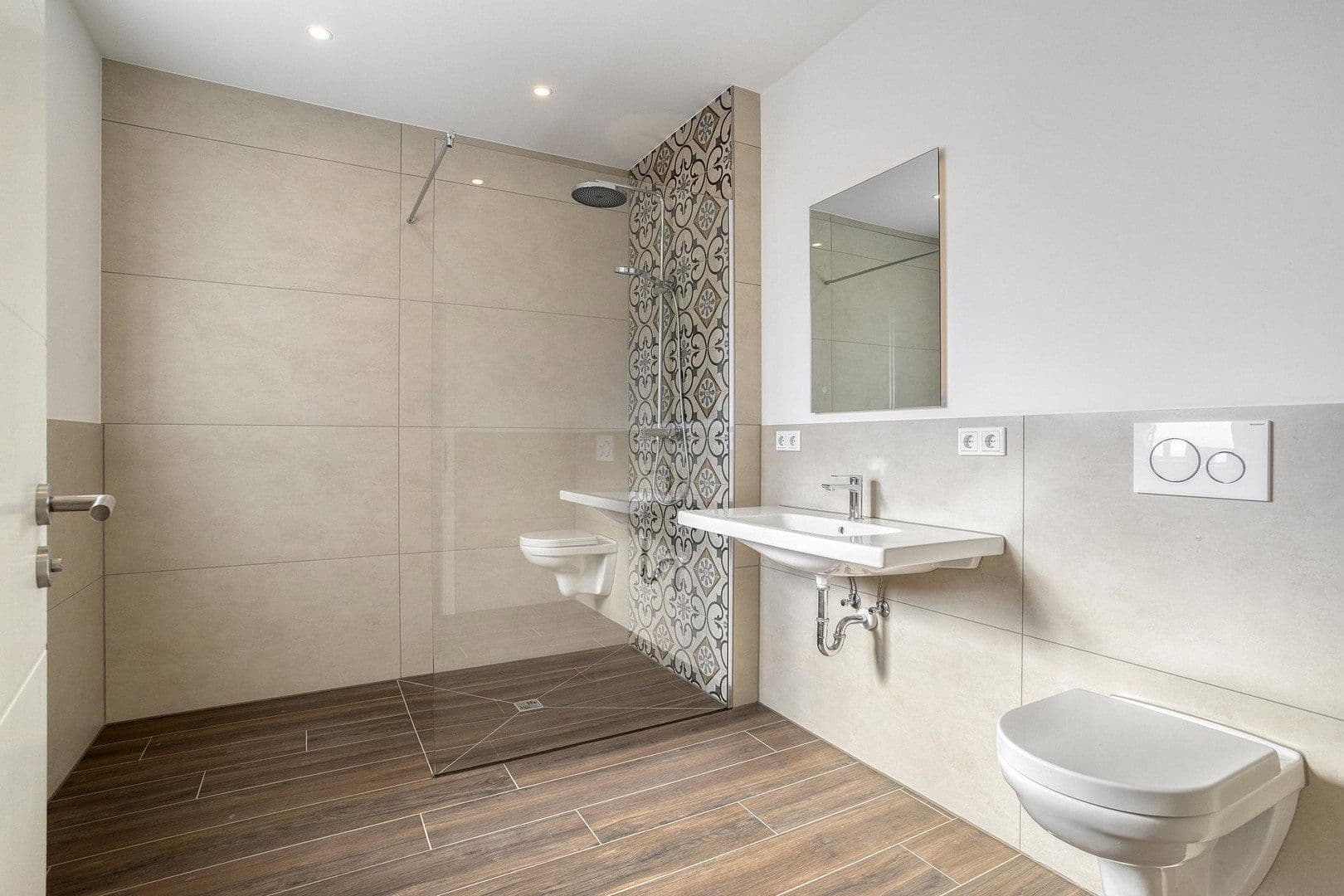 Prodej domu 230 m², pozemek 302 m², Nimweger Straße 45, Kleve, Severní Porýní-Vestfálsko Prodej domu 230 m², pozemek 302 m², Nimweger Straße 45, Kleve, Severní Porýní-Vestfálsko