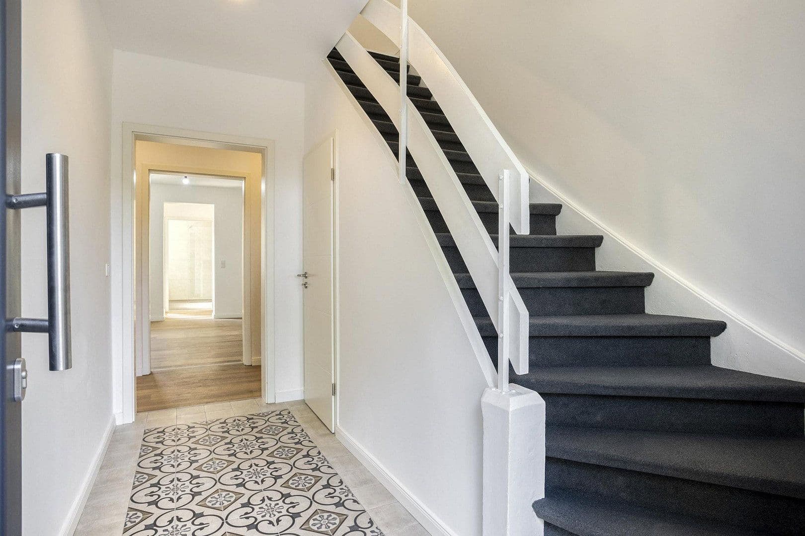 Prodej domu 230 m², pozemek 302 m², Nimweger Straße 45, Kleve, Severní Porýní-Vestfálsko Prodej domu 230 m², pozemek 302 m², Nimweger Straße 45, Kleve, Severní Porýní-Vestfálsko