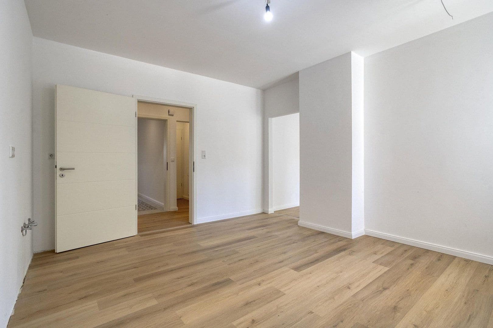 Prodej domu 230 m², pozemek 302 m², Nimweger Straße 45, Kleve, Severní Porýní-Vestfálsko Prodej domu 230 m², pozemek 302 m², Nimweger Straße 45, Kleve, Severní Porýní-Vestfálsko