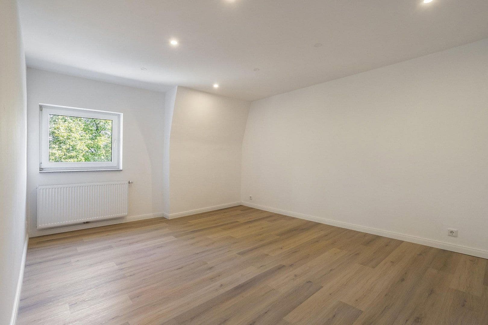 Prodej domu 230 m², pozemek 302 m², Nimweger Straße 45, Kleve, Severní Porýní-Vestfálsko Prodej domu 230 m², pozemek 302 m², Nimweger Straße 45, Kleve, Severní Porýní-Vestfálsko
