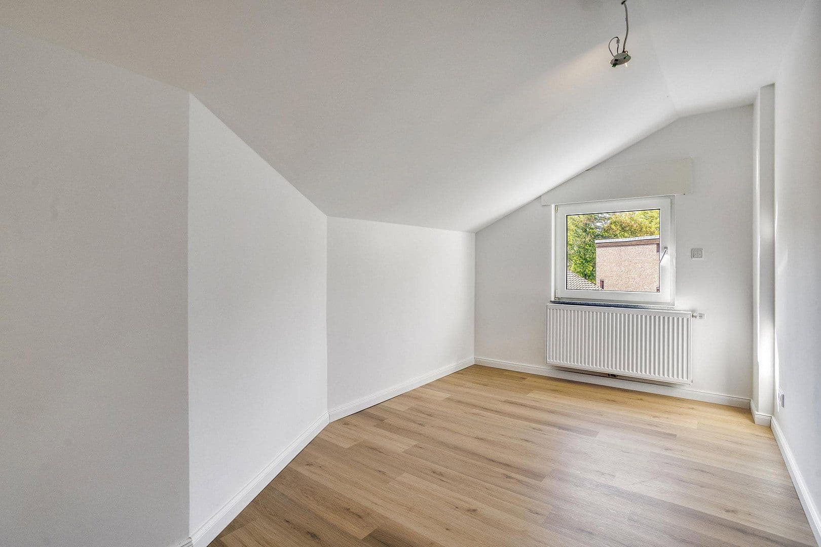 Prodej domu 230 m², pozemek 302 m², Nimweger Straße 45, Kleve, Severní Porýní-Vestfálsko Prodej domu 230 m², pozemek 302 m², Nimweger Straße 45, Kleve, Severní Porýní-Vestfálsko