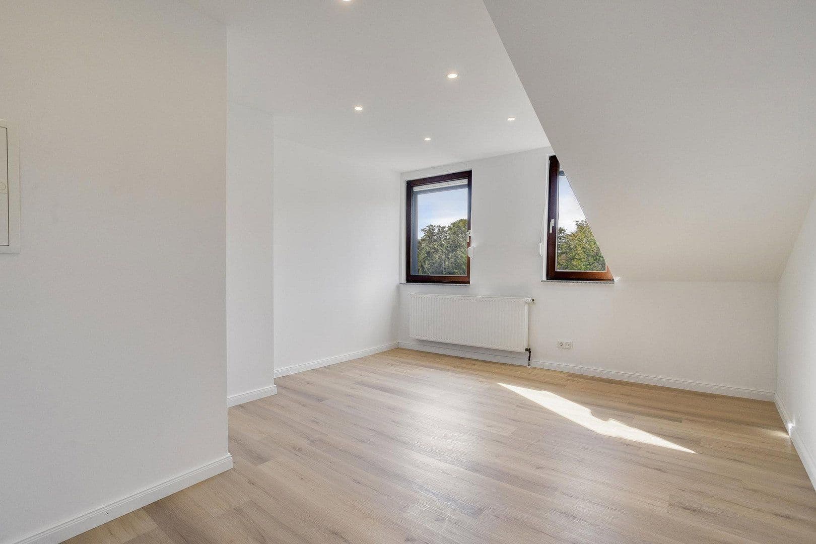 Prodej domu 230 m², pozemek 302 m², Nimweger Straße 45, Kleve, Severní Porýní-Vestfálsko Prodej domu 230 m², pozemek 302 m², Nimweger Straße 45, Kleve, Severní Porýní-Vestfálsko