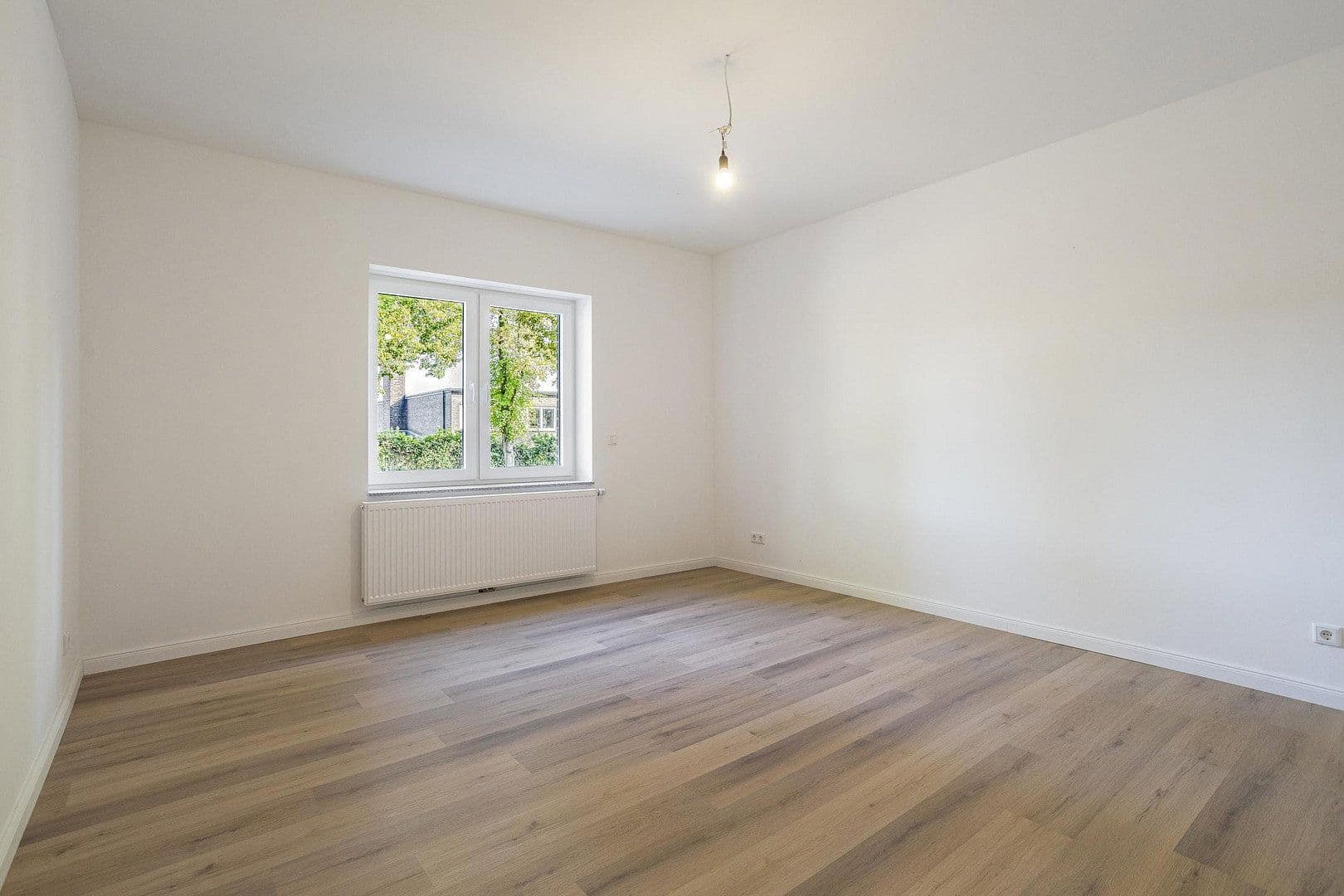Prodej domu 230 m², pozemek 302 m², Nimweger Straße 45, Kleve, Severní Porýní-Vestfálsko Prodej domu 230 m², pozemek 302 m², Nimweger Straße 45, Kleve, Severní Porýní-Vestfálsko