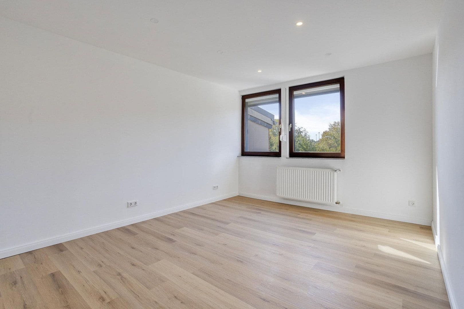 Prodej domu 230 m², pozemek 302 m², Nimweger Straße 45, Kleve, Severní Porýní-Vestfálsko Prodej domu 230 m², pozemek 302 m², Nimweger Straße 45, Kleve, Severní Porýní-Vestfálsko