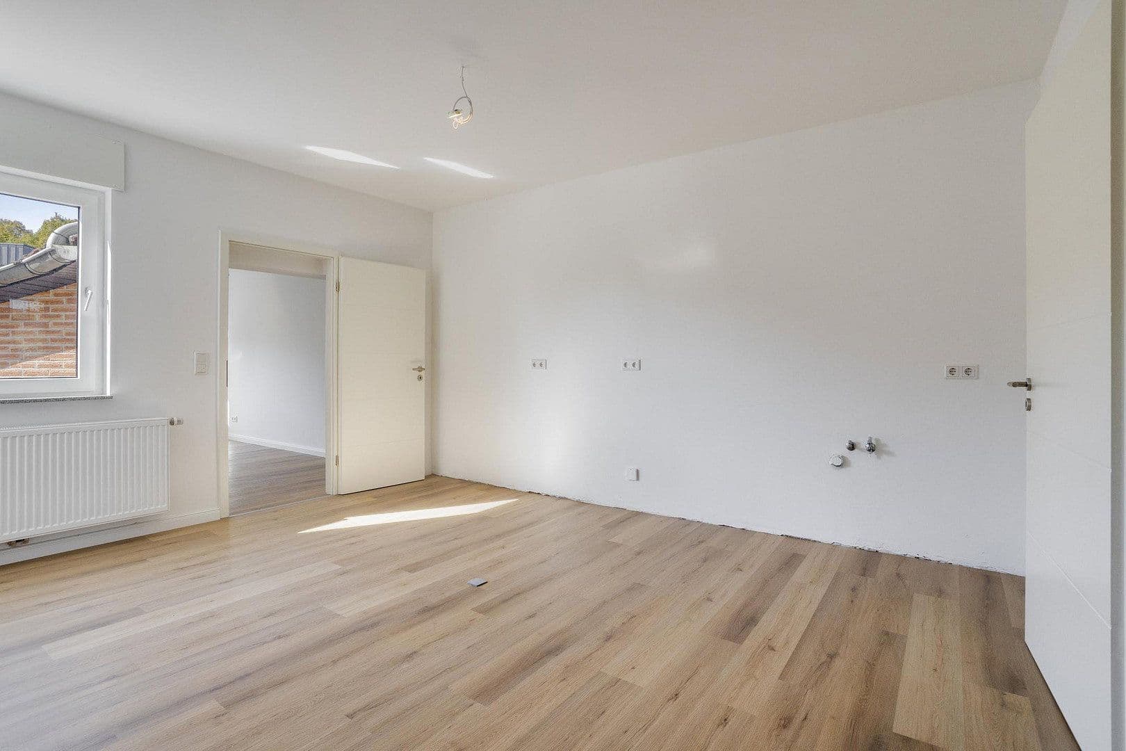 Prodej domu 230 m², pozemek 302 m², Nimweger Straße 45, Kleve, Severní Porýní-Vestfálsko Prodej domu 230 m², pozemek 302 m², Nimweger Straße 45, Kleve, Severní Porýní-Vestfálsko