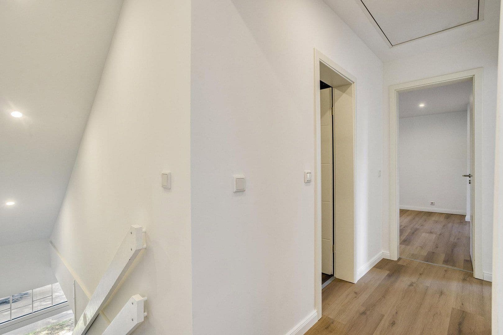 Prodej domu 230 m², pozemek 302 m², Nimweger Straße 45, Kleve, Severní Porýní-Vestfálsko Prodej domu 230 m², pozemek 302 m², Nimweger Straße 45, Kleve, Severní Porýní-Vestfálsko