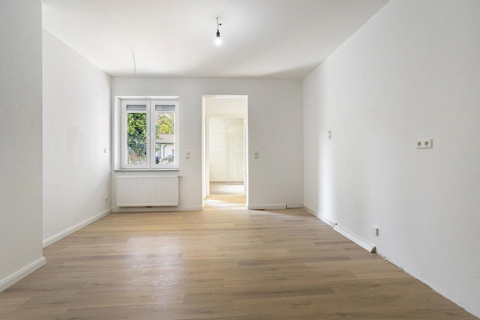 Prodej domu 230 m², pozemek 302 m², Nimweger Straße 45, Kleve, Severní Porýní-Vestfálsko Prodej domu 230 m², pozemek 302 m², Nimweger Straße 45, Kleve, Severní Porýní-Vestfálsko