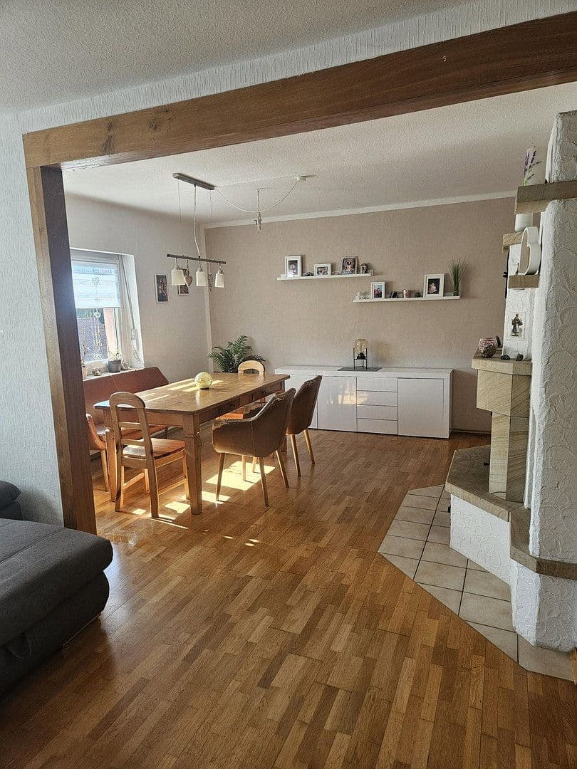 Prodej domu 171 m², pozemek 820 m², Annweiler am Trifels, Porýní-Falc Prodej domu 171 m², pozemek 820 m², Annweiler am Trifels, Porýní-Falc