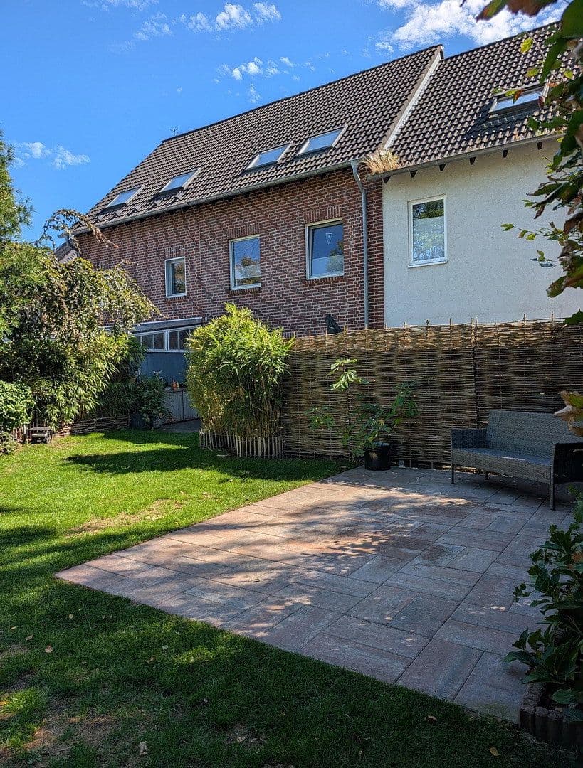 Prodej domu 123 m², pozemek 236 m², Oberhausen, Severní Porýní-Vestfálsko Prodej domu 123 m², pozemek 236 m², Oberhausen, Severní Porýní-Vestfálsko