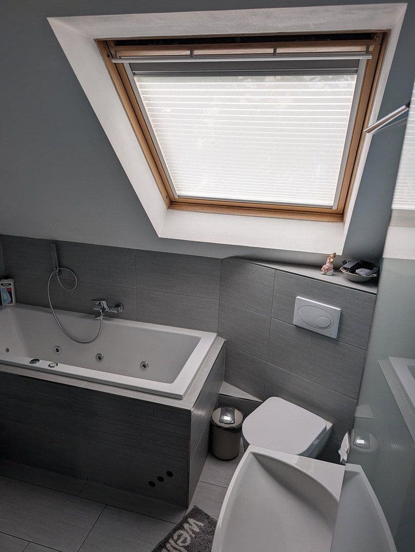 Prodej domu 123 m², pozemek 236 m², Oberhausen, Severní Porýní-Vestfálsko Prodej domu 123 m², pozemek 236 m², Oberhausen, Severní Porýní-Vestfálsko