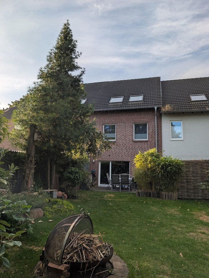 Prodej domu 123 m², pozemek 236 m², Oberhausen, Severní Porýní-Vestfálsko Prodej domu 123 m², pozemek 236 m², Oberhausen, Severní Porýní-Vestfálsko