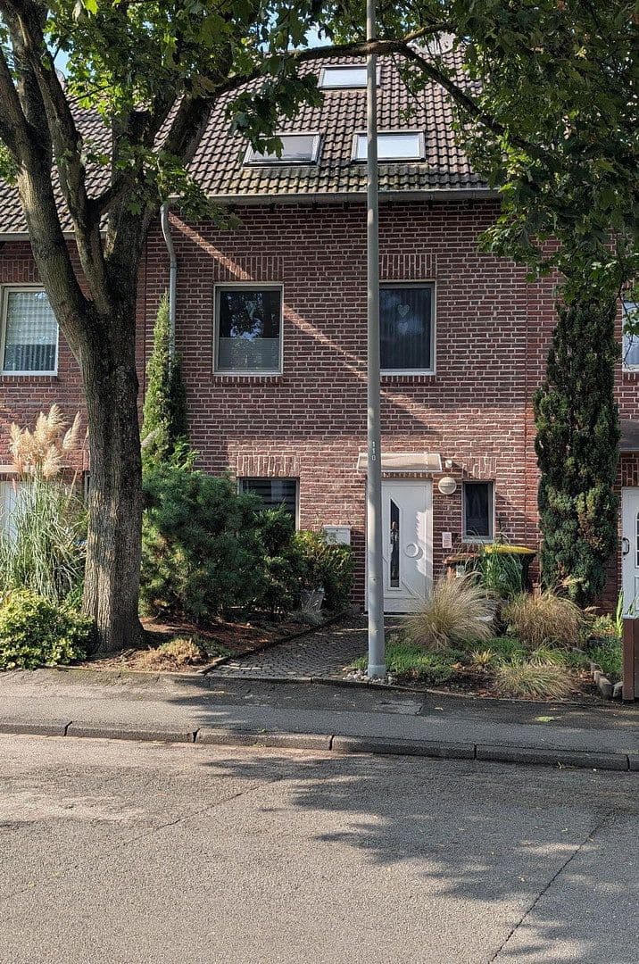 Prodej domu 123 m², pozemek 236 m², Oberhausen, Severní Porýní-Vestfálsko Prodej domu 123 m², pozemek 236 m², Oberhausen, Severní Porýní-Vestfálsko