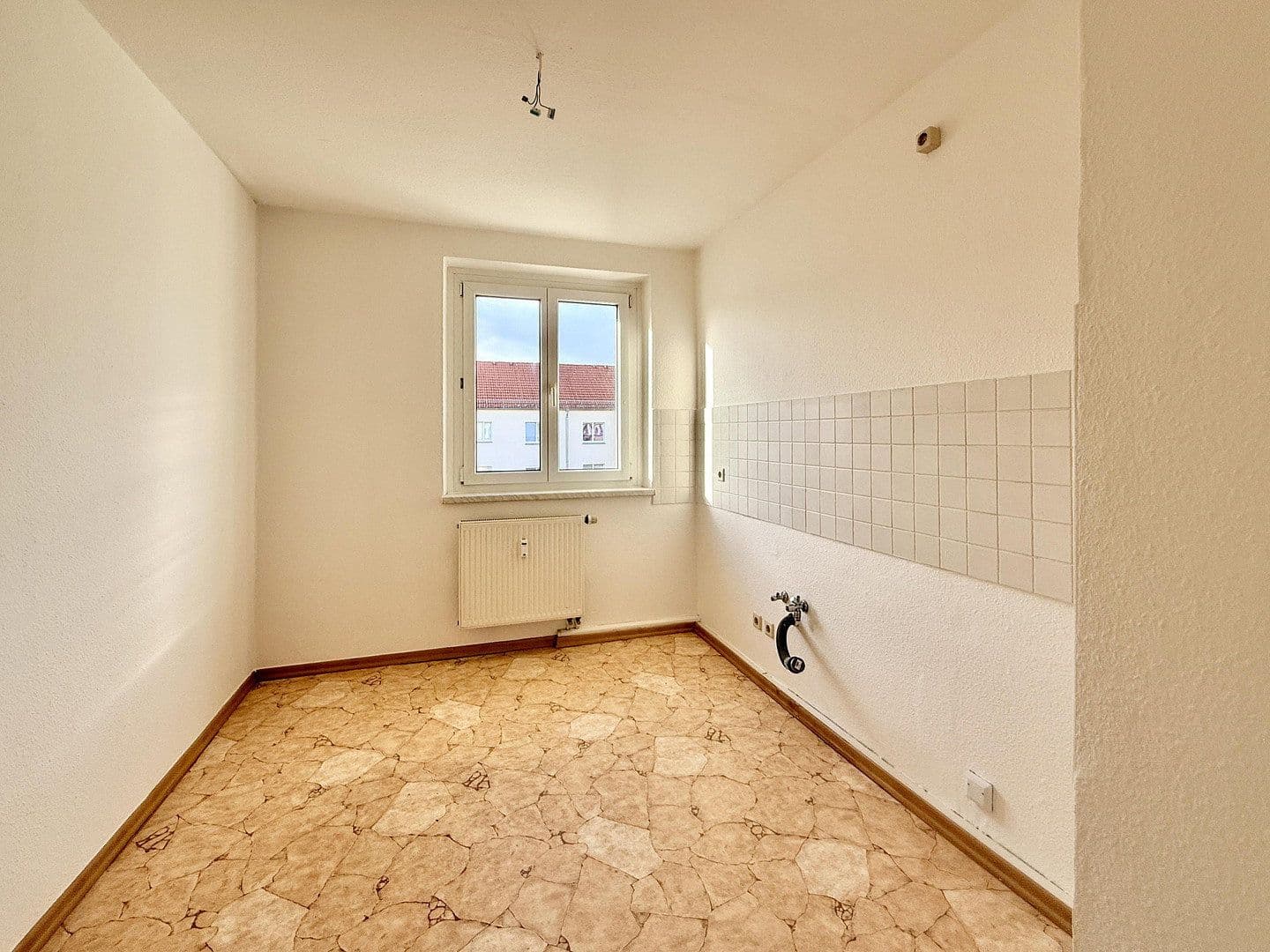 Pronájem bytu 2+1 55 m², Franz-Mehring-Str. 65, Dresden, Sasko Pronájem bytu 2+1 55 m², Franz-Mehring-Str. 65, Dresden, Sasko