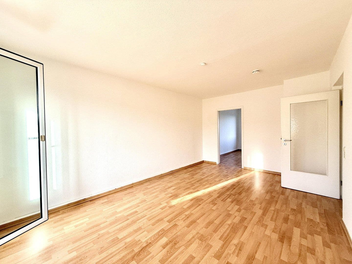 Pronájem bytu 2+1 55 m², Franz-Mehring-Str. 65, Dresden, Sasko Pronájem bytu 2+1 55 m², Franz-Mehring-Str. 65, Dresden, Sasko