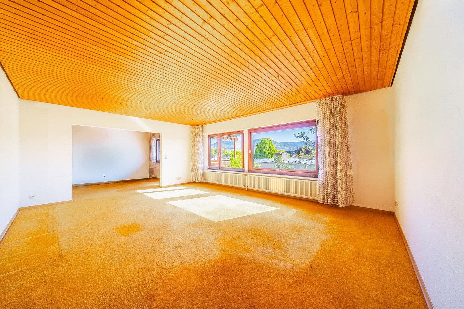 Prodej domu 178 m², pozemek 493 m², Kirchheim unter Teck, Bádensko-Württembersko Prodej domu 178 m², pozemek 493 m², Kirchheim unter Teck, Bádensko-Württembersko