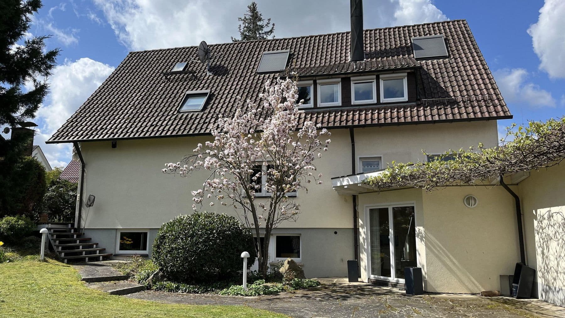 Prodej domu 244 m², pozemek 826 m², Schubertstraße 14, Straubenhardt, Bádensko-Württembersko Prodej domu 244 m², pozemek 826 m², Schubertstraße 14, Straubenhardt, Bádensko-Württembersko