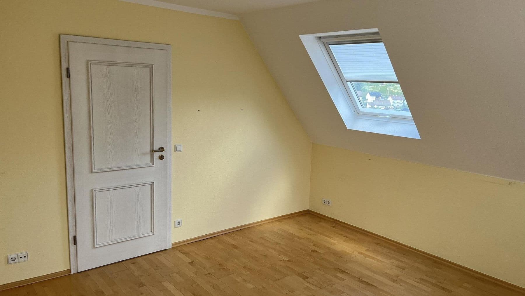 Prodej domu 244 m², pozemek 826 m², Schubertstraße 14, Straubenhardt, Bádensko-Württembersko Prodej domu 244 m², pozemek 826 m², Schubertstraße 14, Straubenhardt, Bádensko-Württembersko