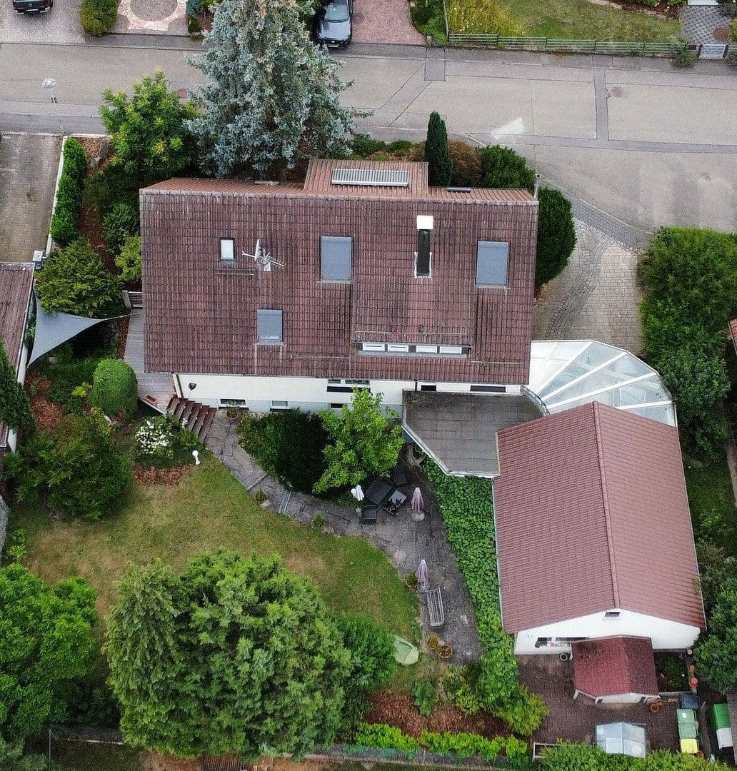 Prodej domu 244 m², pozemek 826 m², Schubertstraße 14, Straubenhardt, Bádensko-Württembersko Prodej domu 244 m², pozemek 826 m², Schubertstraße 14, Straubenhardt, Bádensko-Württembersko