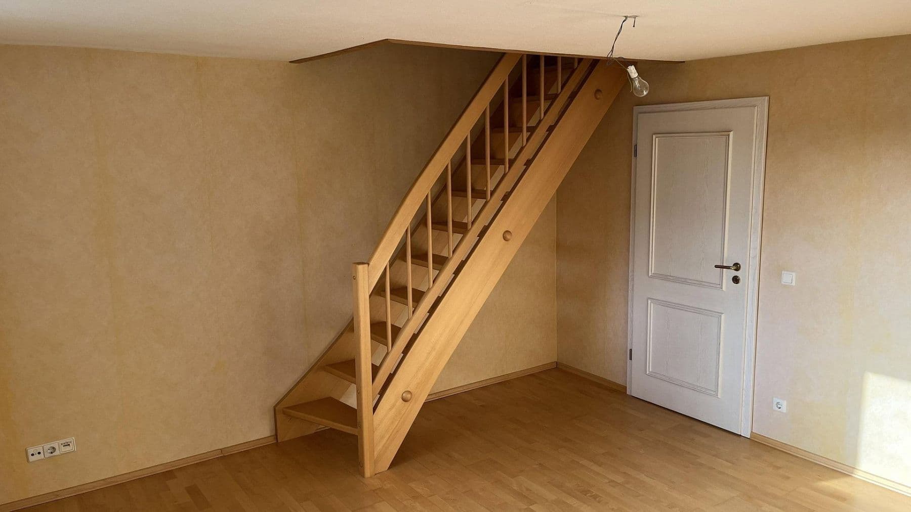 Prodej domu 244 m², pozemek 826 m², Schubertstraße 14, Straubenhardt, Bádensko-Württembersko Prodej domu 244 m², pozemek 826 m², Schubertstraße 14, Straubenhardt, Bádensko-Württembersko