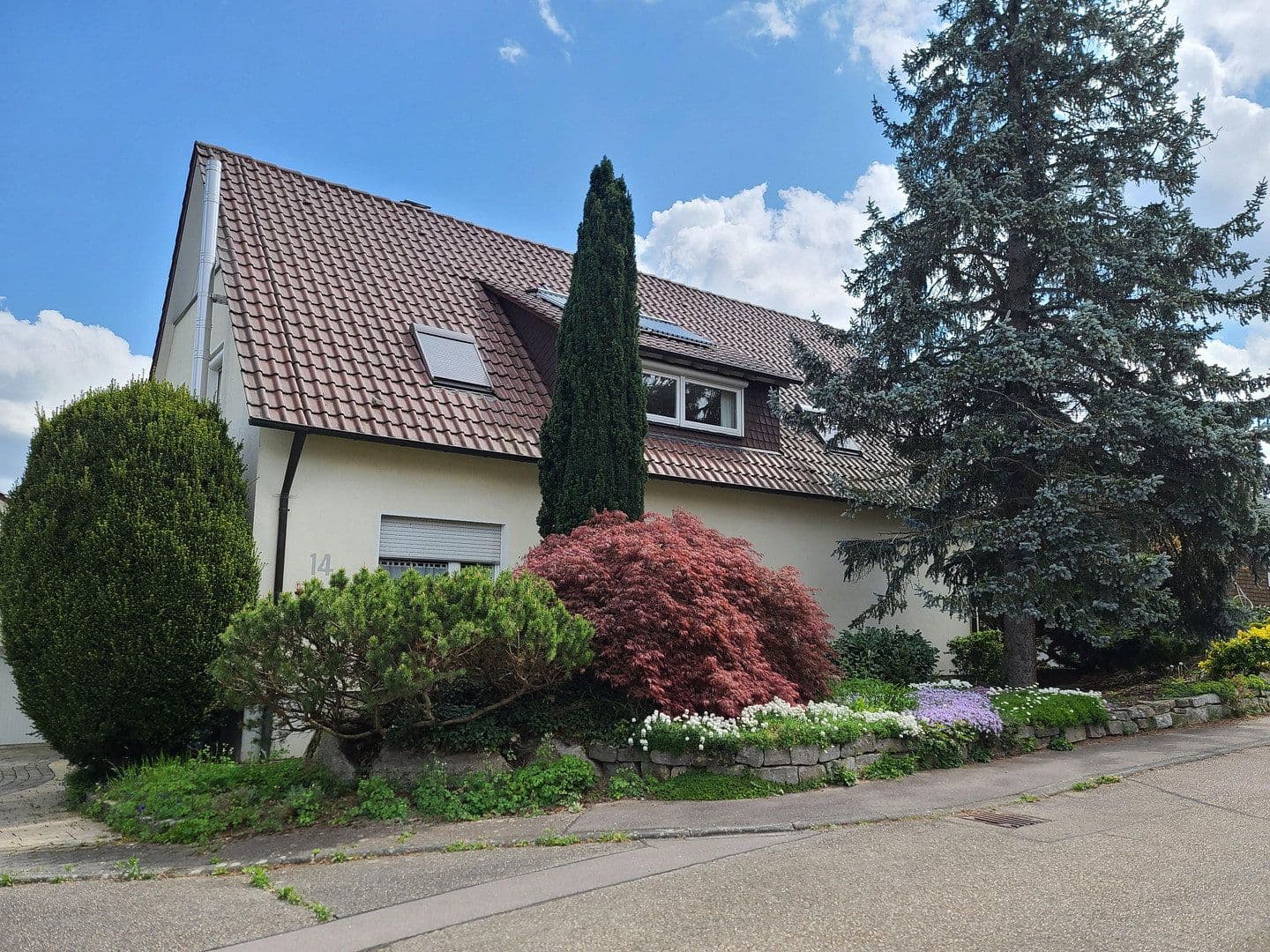 Prodej domu 244 m², pozemek 826 m², Schubertstraße 14, Straubenhardt, Bádensko-Württembersko Prodej domu 244 m², pozemek 826 m², Schubertstraße 14, Straubenhardt, Bádensko-Württembersko