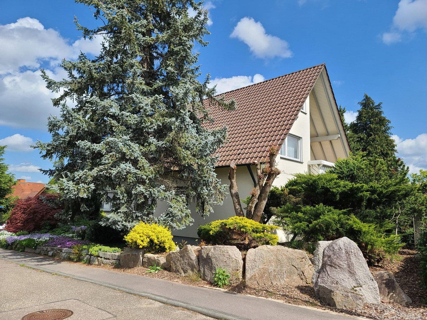 Prodej domu 244 m², pozemek 826 m², Schubertstraße 14, Straubenhardt, Bádensko-Württembersko Prodej domu 244 m², pozemek 826 m², Schubertstraße 14, Straubenhardt, Bádensko-Württembersko