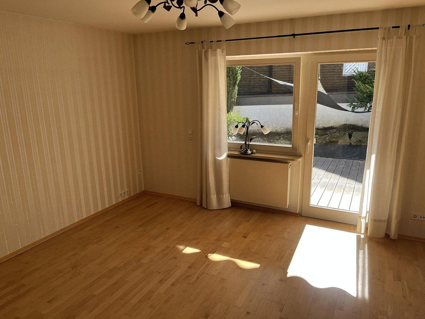 Prodej domu 244 m², pozemek 826 m², Schubertstraße 14, Straubenhardt, Bádensko-Württembersko Prodej domu 244 m², pozemek 826 m², Schubertstraße 14, Straubenhardt, Bádensko-Württembersko