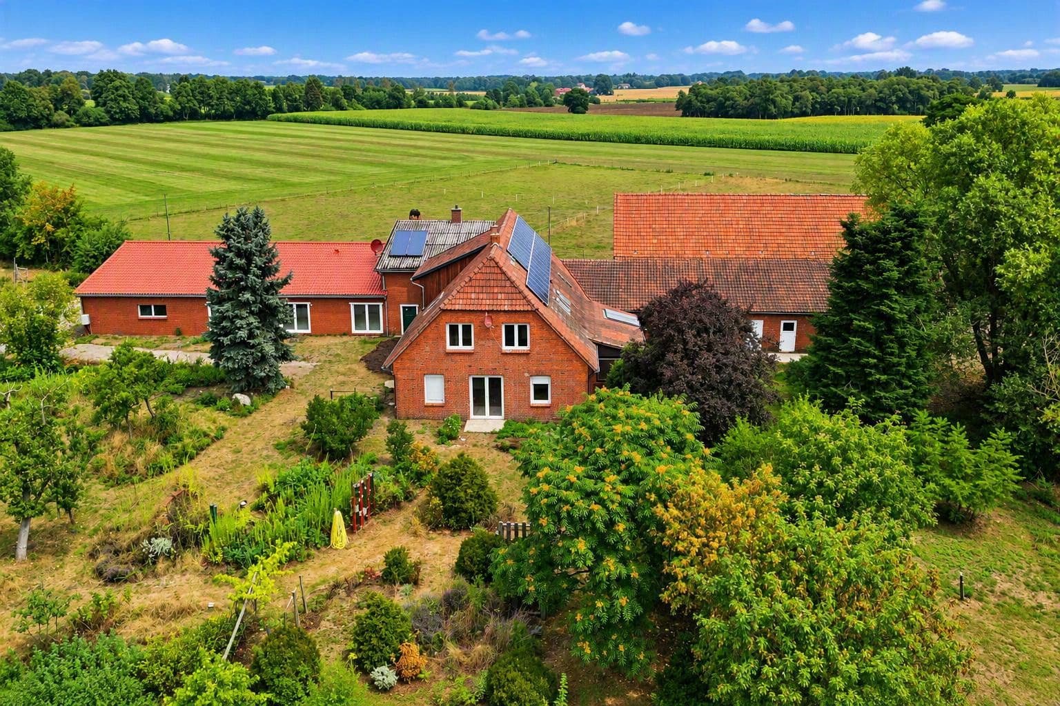 Prodej domu 378 m², pozemek 6.400 m², Wagenfeld, Dolní Sasko Prodej domu 378 m², pozemek 6.400 m², Wagenfeld, Dolní Sasko
