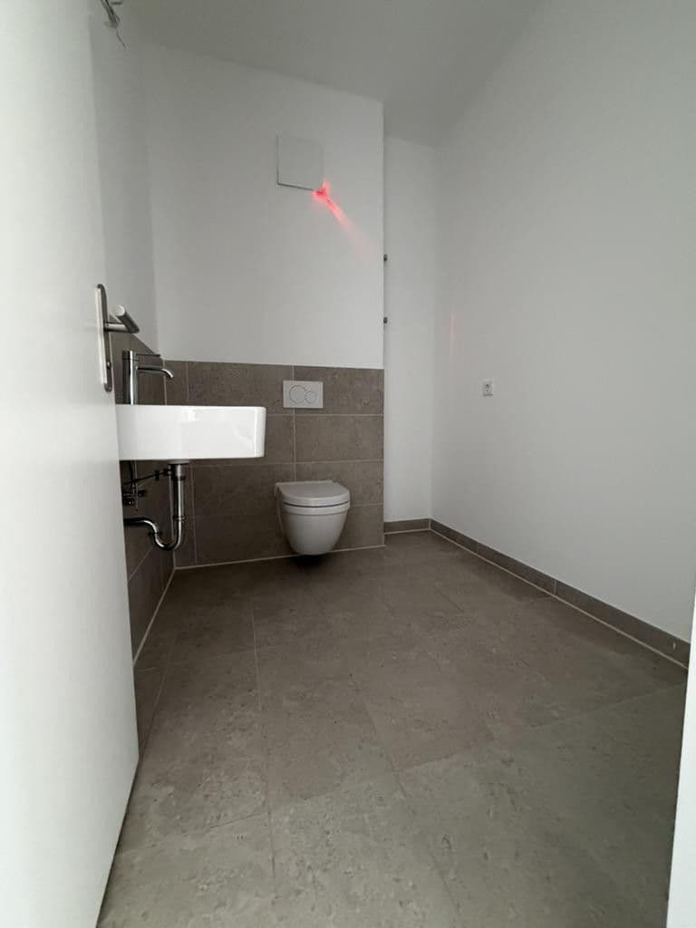 Prodej bytu 3+1 110 m², Harzer Straße 109, Berlin, Berlín Prodej bytu 3+1 110 m², Harzer Straße 109, Berlin, Berlín