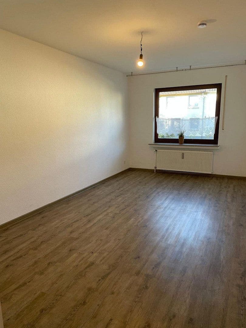 Pronájem bytu 3+1 77 m², Waldecker Straße 33, Bad Pyrmont, Dolní Sasko Pronájem bytu 3+1 77 m², Waldecker Straße 33, Bad Pyrmont, Dolní Sasko