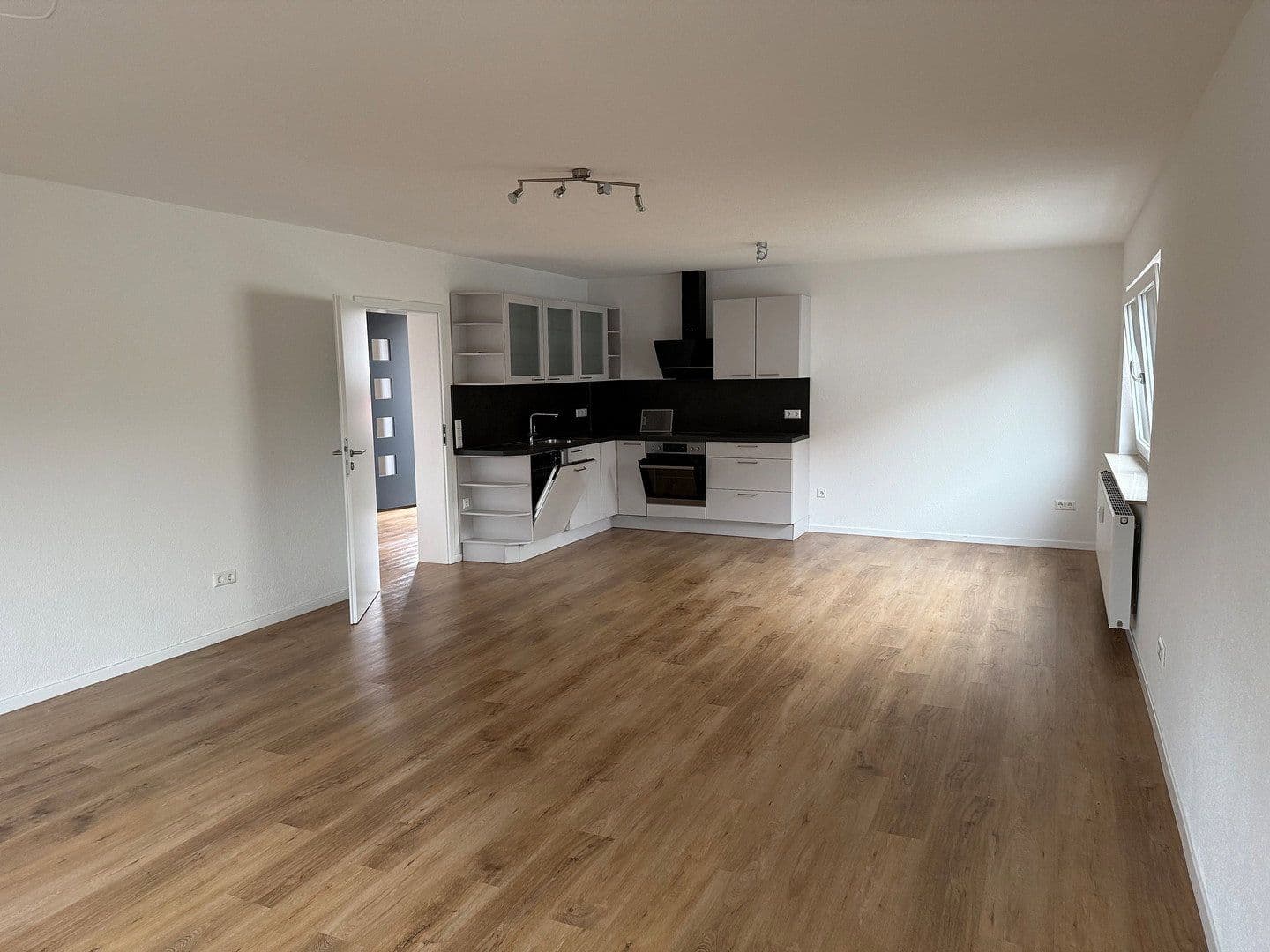 Pronájem bytu 3+kk 90 m², Ellhofen, Bádensko-Württembersko Pronájem bytu 3+kk 90 m², Ellhofen, Bádensko-Württembersko