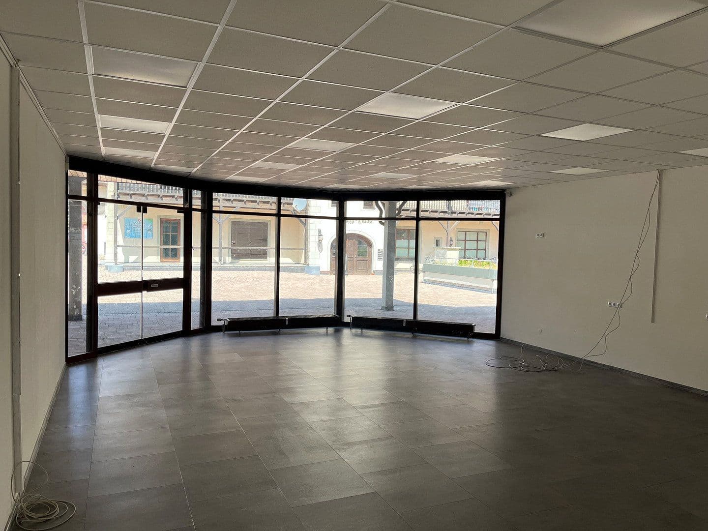 Pronájem kanceláře 89 m², Kirchstraße 7, Bad Krozingen, Bádensko-Württembersko Pronájem kanceláře 89 m², Kirchstraße 7, Bad Krozingen, Bádensko-Württembersko
