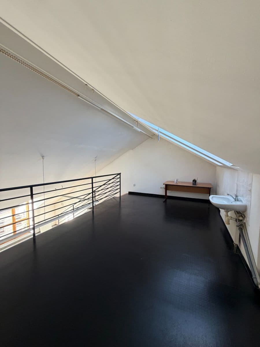 Pronájem nebytového prostoru 35 m², Hradební, Uherské Hradiště, Zlínský kraj Pronájem nebytového prostoru 35 m², Hradební, Uherské Hradiště, Zlínský kraj