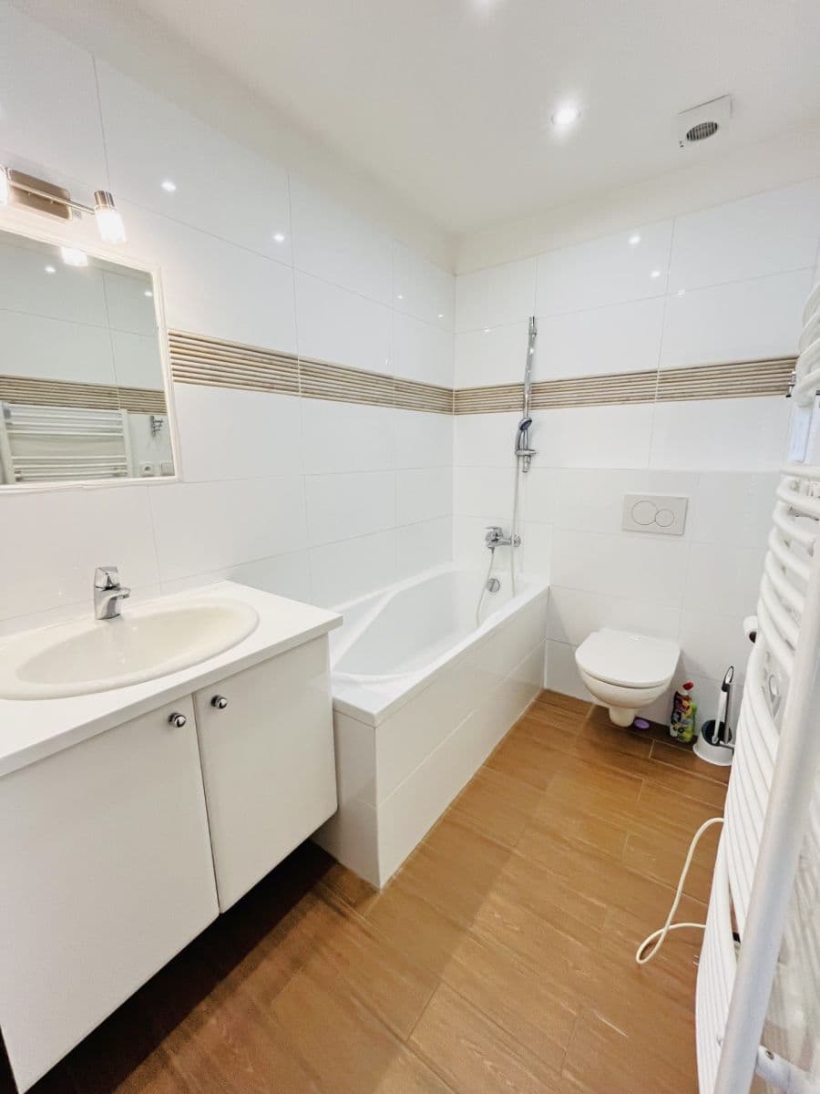 Pronájem bytu 2+1 56 m², Dukelských hrdinů, Rakovník, Středočeský kraj Pronájem bytu 2+1 56 m², Dukelských hrdinů, Rakovník, Středočeský kraj