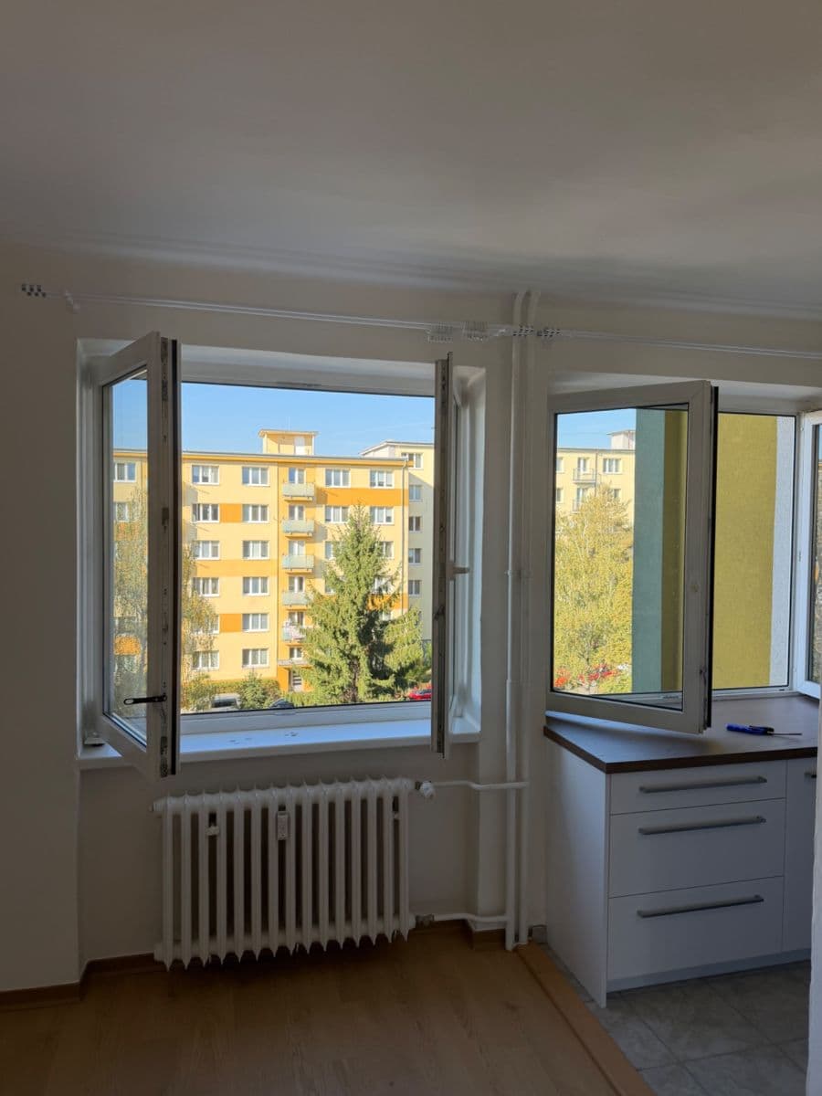 Pronájem bytu 4+1 72 m², Hrusická, Praha, Praha Pronájem bytu 4+1 72 m², Hrusická, Praha, Praha
