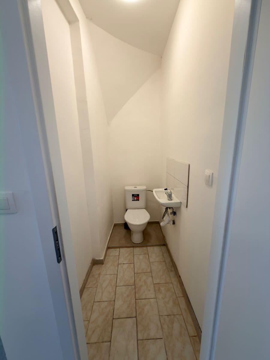 Pronájem nebytového prostoru 88 m², Zdislavy z Lemberka, Jablonné v Podještědí, Liberecký kraj Pronájem nebytového prostoru 88 m², Zdislavy z Lemberka, Jablonné v Podještědí, Liberecký kraj