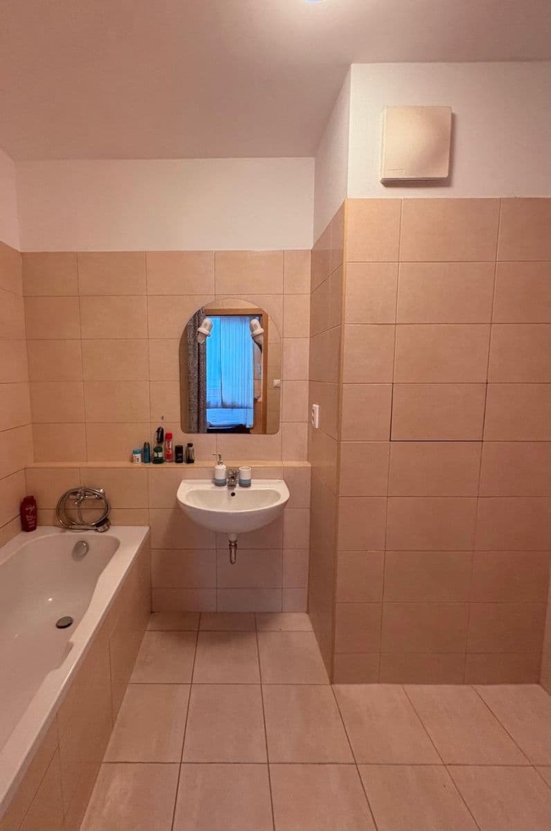 Pronájem bytu 1+kk 47 m², Varhulíkové, Praha, Praha Pronájem bytu 1+kk 47 m², Varhulíkové, Praha, Praha