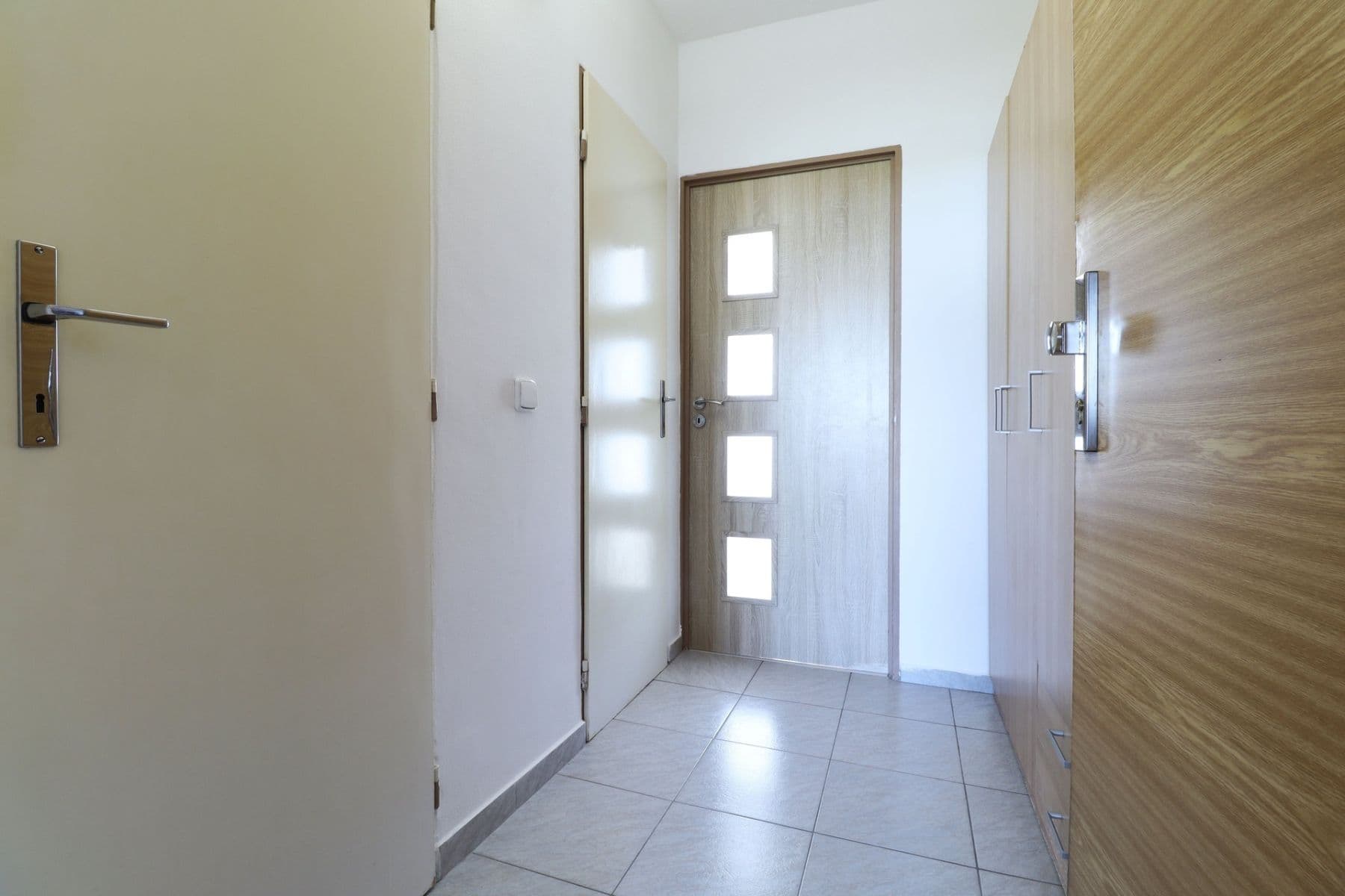 Pronájem bytu 1+kk 33 m², Vít. Nezvala, Kladno, Středočeský kraj Pronájem bytu 1+kk 33 m², Vít. Nezvala, Kladno, Středočeský kraj