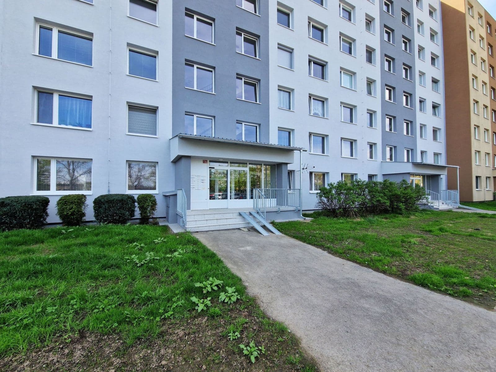 Pronájem bytu 1+kk 33 m², Vít. Nezvala, Kladno, Středočeský kraj Pronájem bytu 1+kk 33 m², Vít. Nezvala, Kladno, Středočeský kraj