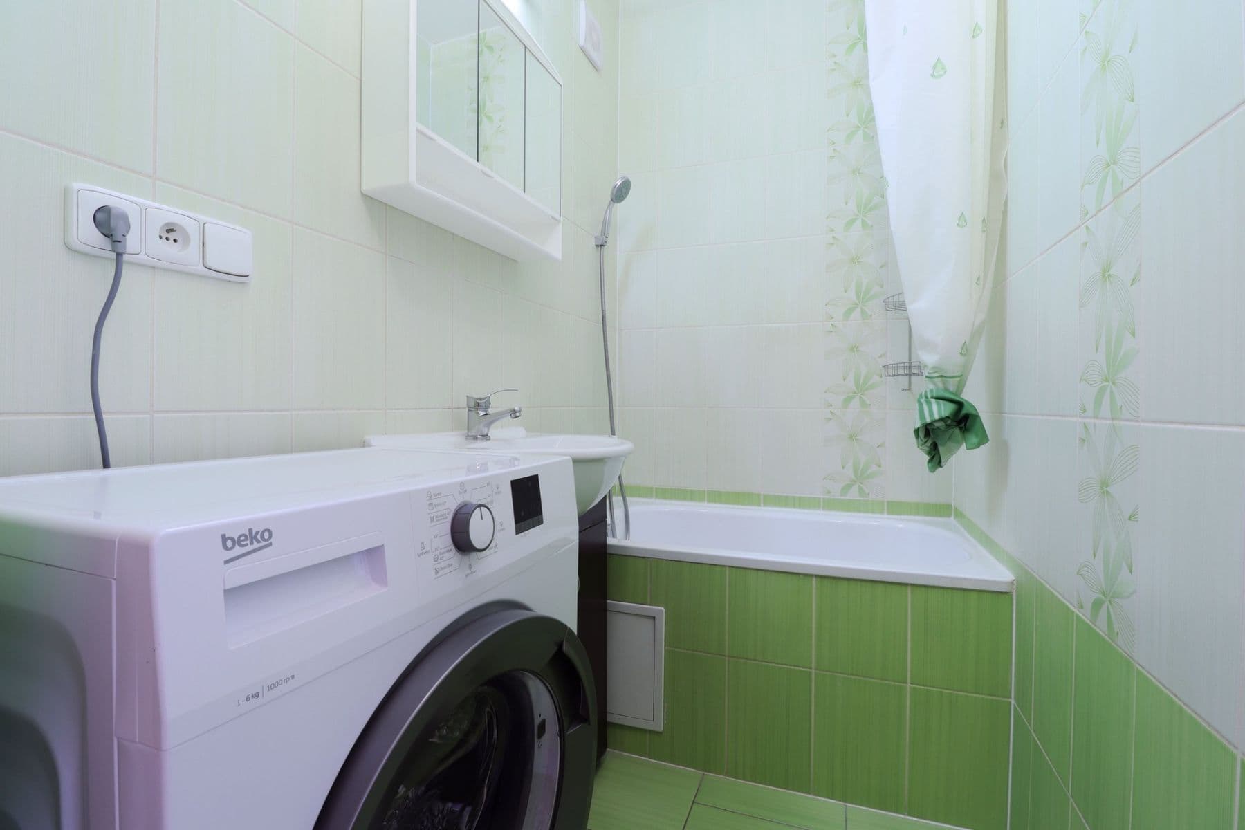 Pronájem bytu 1+kk 33 m², Vít. Nezvala, Kladno, Středočeský kraj Pronájem bytu 1+kk 33 m², Vít. Nezvala, Kladno, Středočeský kraj