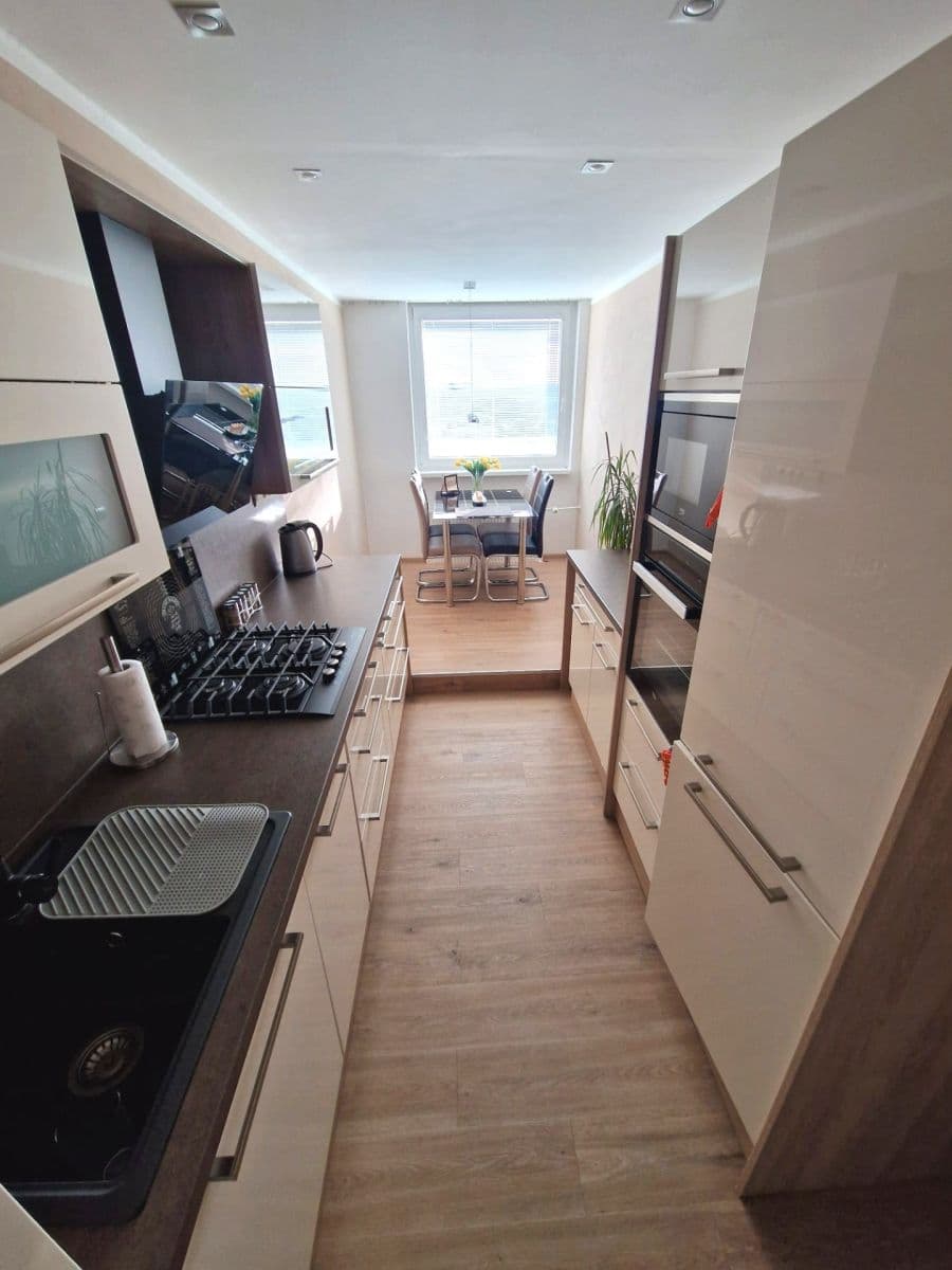 Prodej bytu 3+1 90 m², Sportovní, Mělník, Středočeský kraj Prodej bytu 3+1 90 m², Sportovní, Mělník, Středočeský kraj