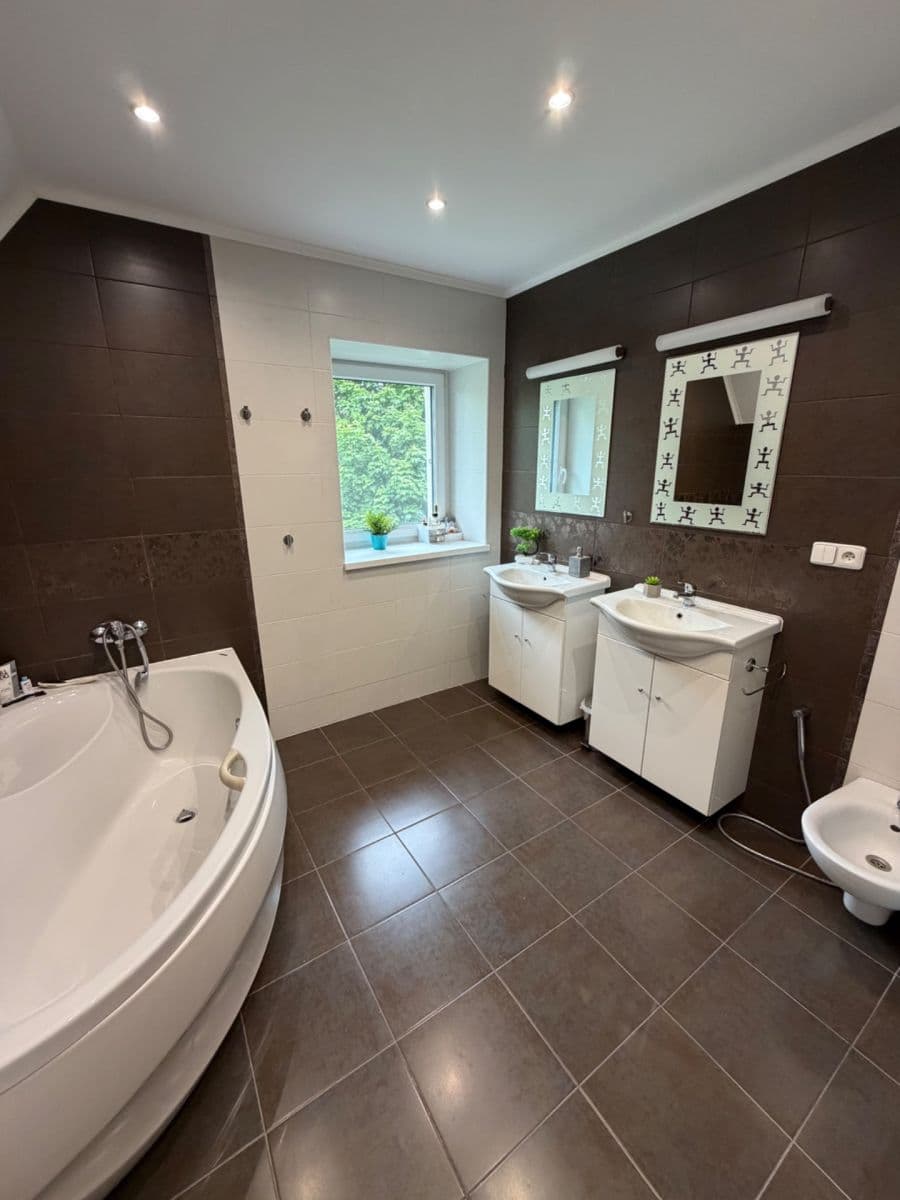 Prodej domu 460 m², pozemek 3.212 m², Na Chmelnici, Týnec nad Sázavou, Středočeský kraj Prodej domu 460 m², pozemek 3.212 m², Na Chmelnici, Týnec nad Sázavou, Středočeský kraj