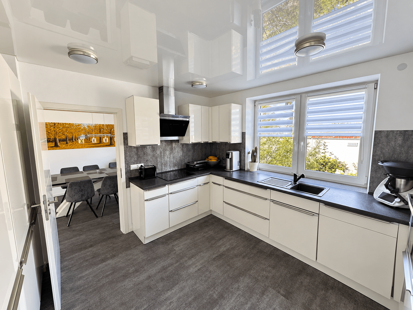 Prodej domu 290 m², pozemek 599 m², Kontakt: Lisa Tel.: 017670904071, Königsbrunn, Bavorsko Prodej domu 290 m², pozemek 599 m², Kontakt: Lisa Tel.: 017670904071, Königsbrunn, Bavorsko