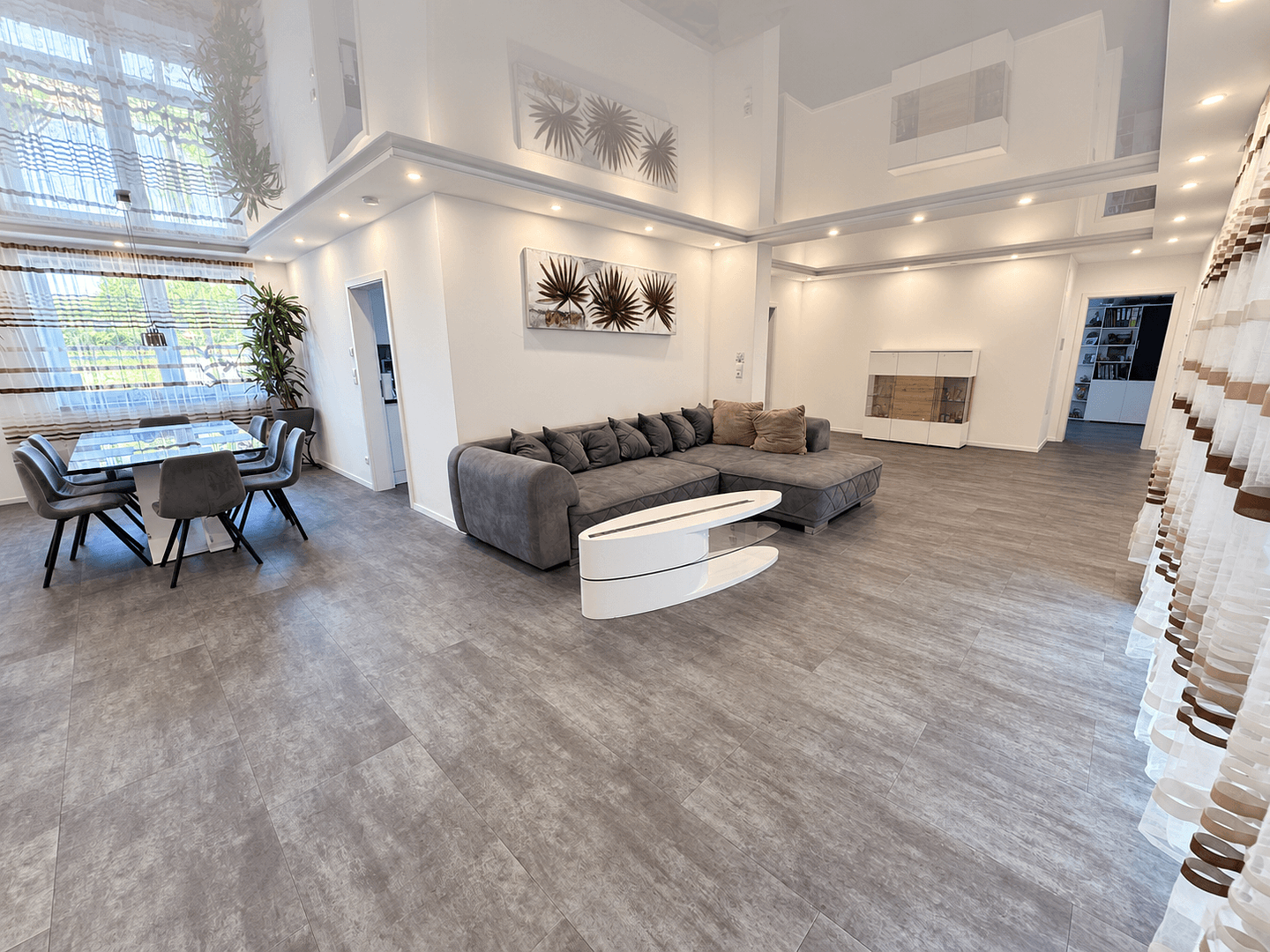 Prodej domu 290 m², pozemek 599 m², Kontakt: Lisa Tel.: 017670904071, Königsbrunn, Bavorsko Prodej domu 290 m², pozemek 599 m², Kontakt: Lisa Tel.: 017670904071, Königsbrunn, Bavorsko