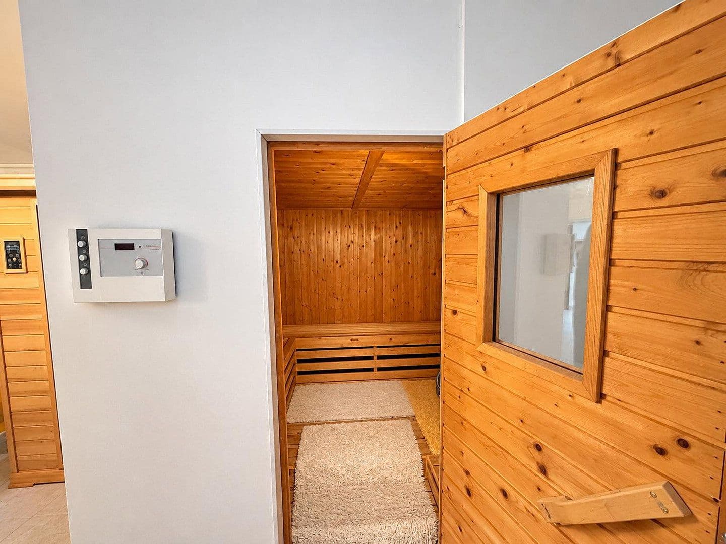 Prodej domu 290 m², pozemek 599 m², Kontakt: Lisa Tel.: 017670904071, Königsbrunn, Bavorsko Prodej domu 290 m², pozemek 599 m², Kontakt: Lisa Tel.: 017670904071, Königsbrunn, Bavorsko