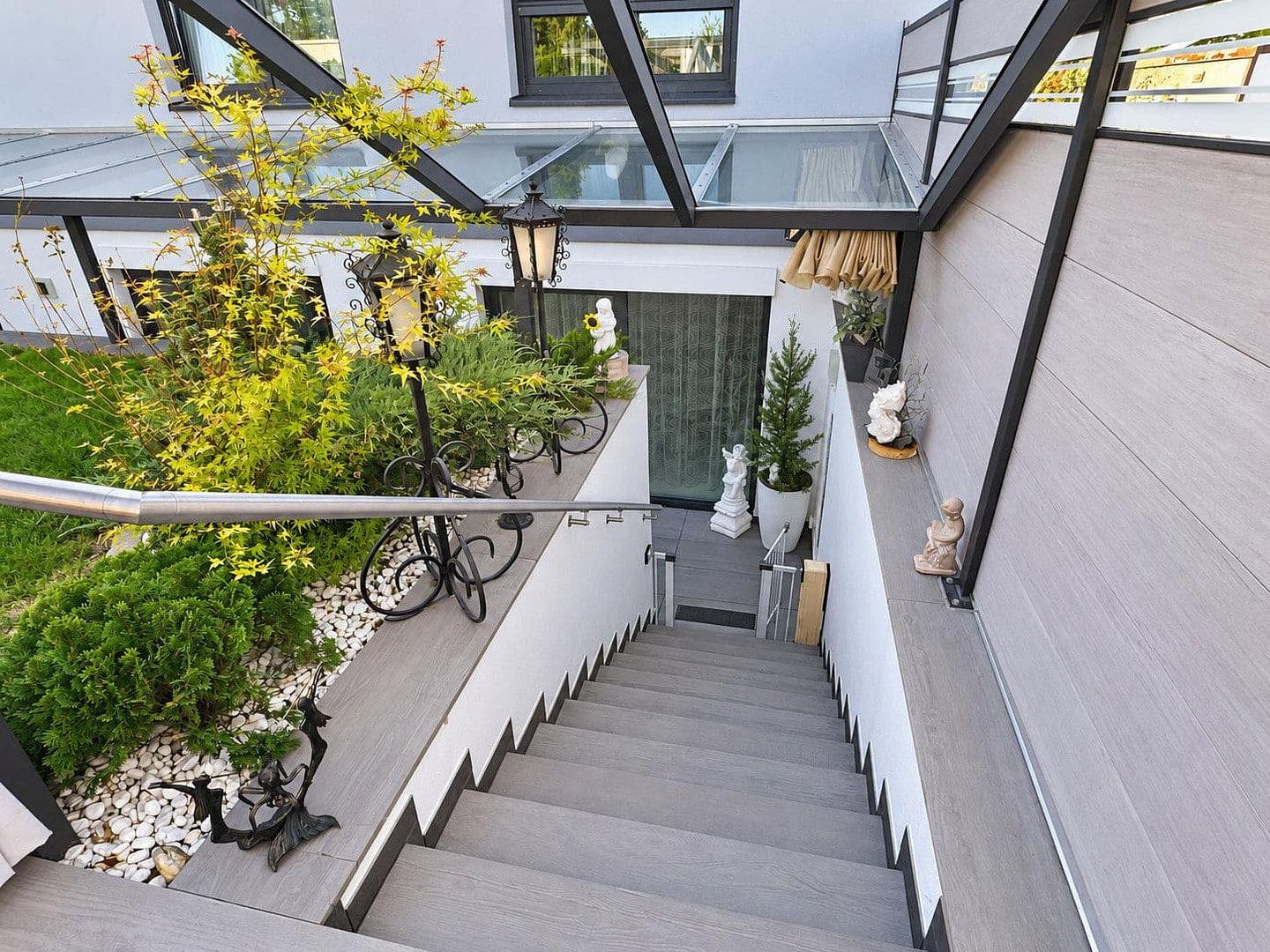 Prodej domu 290 m², pozemek 599 m², Kontakt: Lisa Tel.: 017670904071, Königsbrunn, Bavorsko Prodej domu 290 m², pozemek 599 m², Kontakt: Lisa Tel.: 017670904071, Königsbrunn, Bavorsko