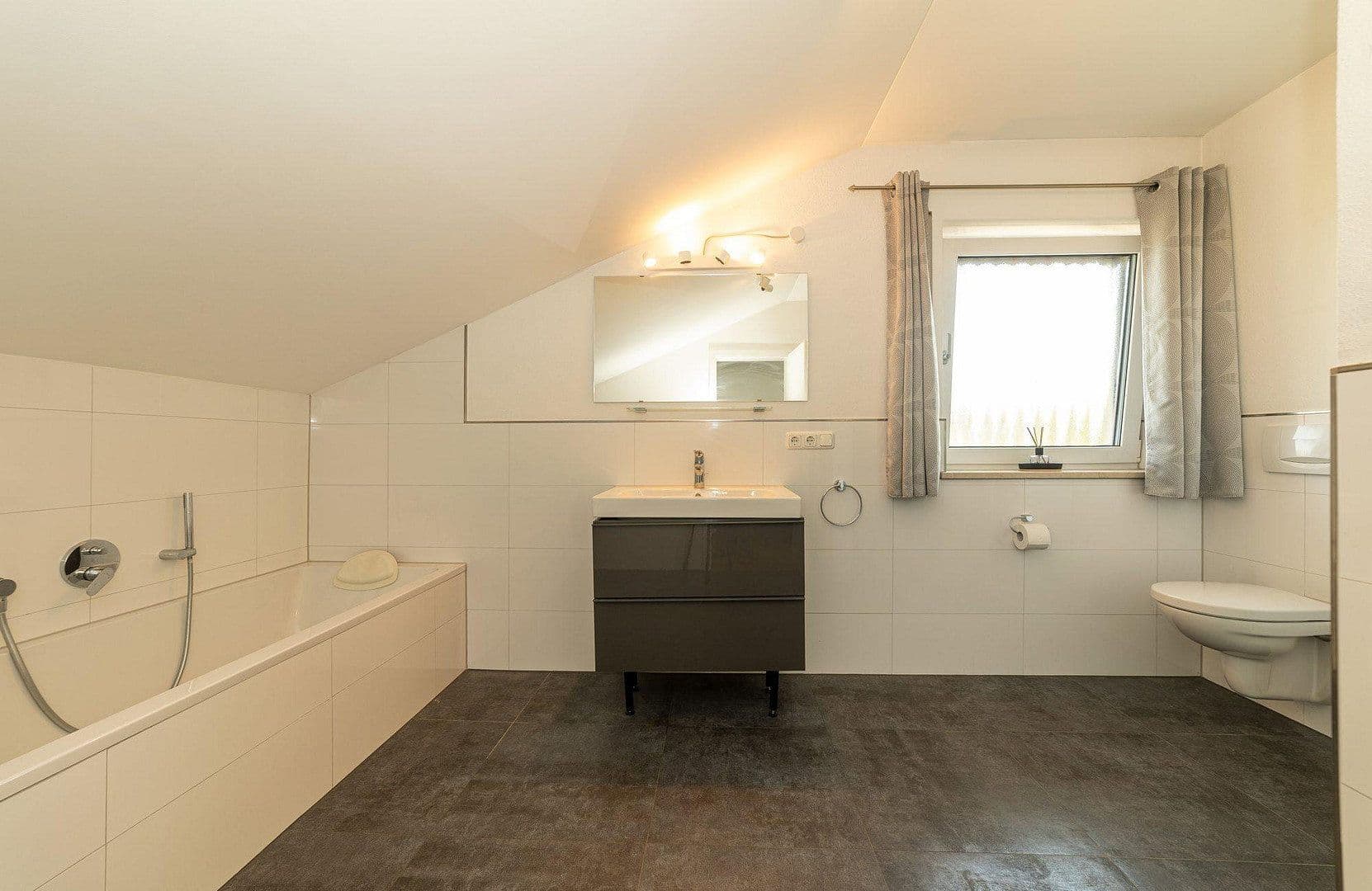 Prodej domu 261 m², pozemek 480 m², Rohrdorf, Bavorsko Prodej domu 261 m², pozemek 480 m², Rohrdorf, Bavorsko