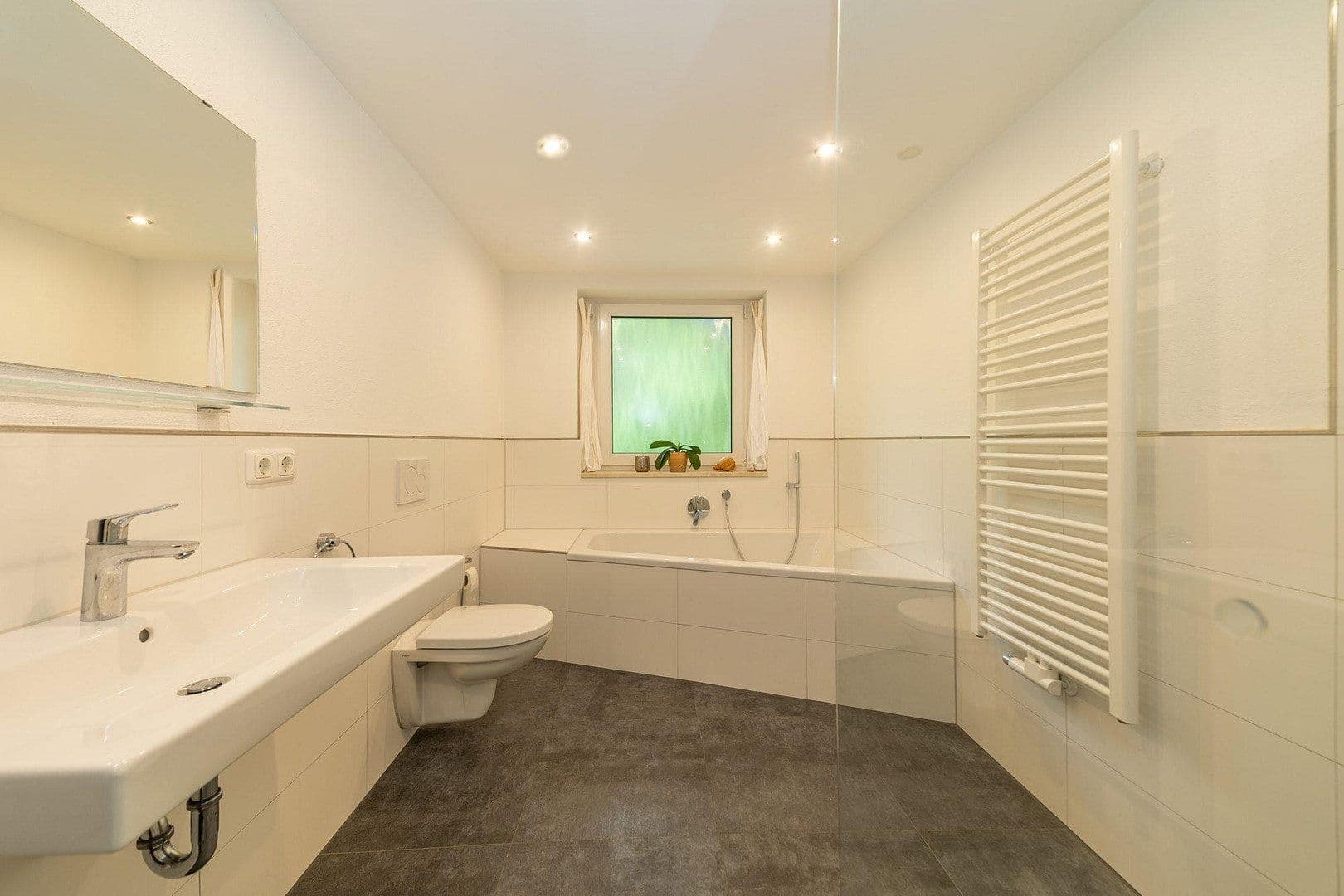 Prodej domu 154 m², pozemek 337 m², Rohrdorf, Bavorsko Prodej domu 154 m², pozemek 337 m², Rohrdorf, Bavorsko